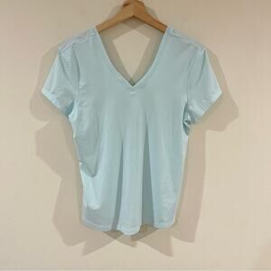 Title Nine V-neck Light Blue Women's Top T-shirt Women’s M